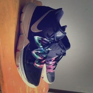 Kyrie 5 ‘Galaxy’